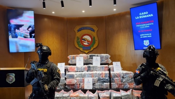 Interceptan lancha con 324 paquetes de presumible cocaína en costas de La Romana