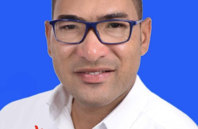 Richard Guerrero inscribe candidatura a regidor por el PRM en Higüey