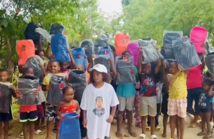 Oyate Group beneficia 5 mil niños de RD con útiles escolares