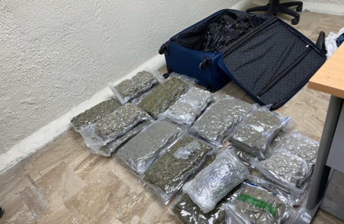 Mujer abandona maleta con 27 paquetes de drogas en Aeropuerto de Punta Cana