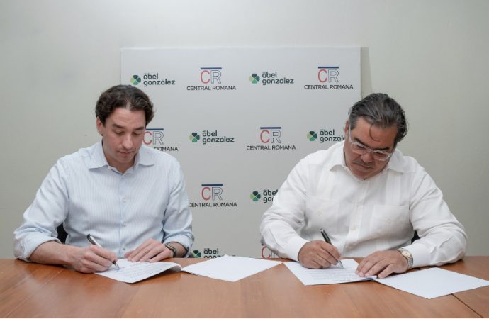 Central Romana firma acuerdo con ARS Anel González