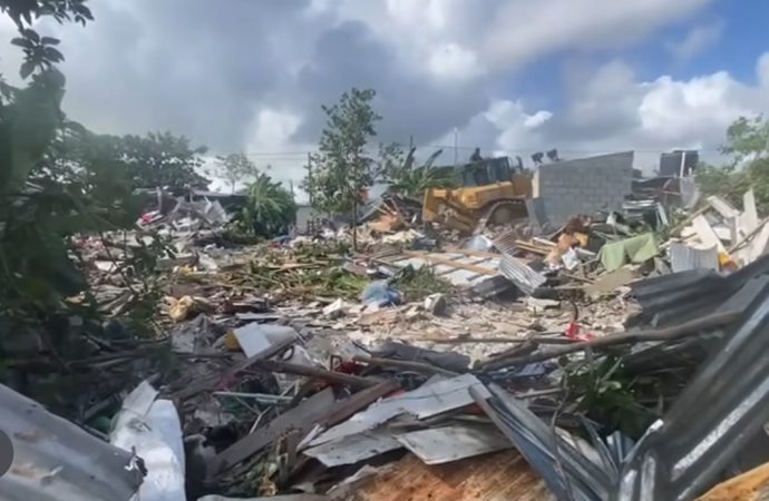 Autoridades realizan desalojo tras ocupación  irregular en Mata Mosquito, Bávaro