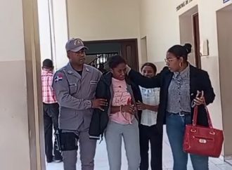 Tres meses de prisión preventiva a madre estranguló hijo en La Romana