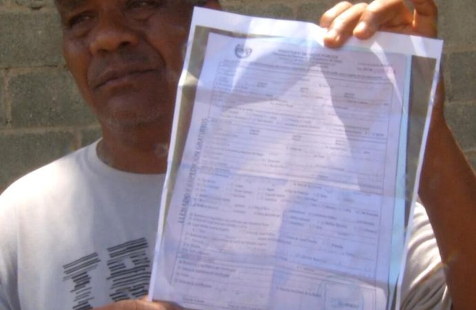 Padre de Higüey pide al Gobierno detener deportación de su hija de 13 años