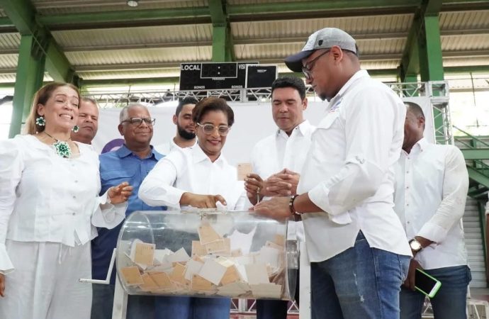 Gobernación de La Altagracia y el Plan Social rinden homenaje a las madres con masivo acto de celebración