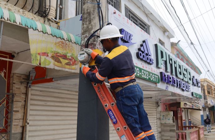 Edeeste denuncia por segunda ocasión desconocidos vandalizan medidores en Quisqueya