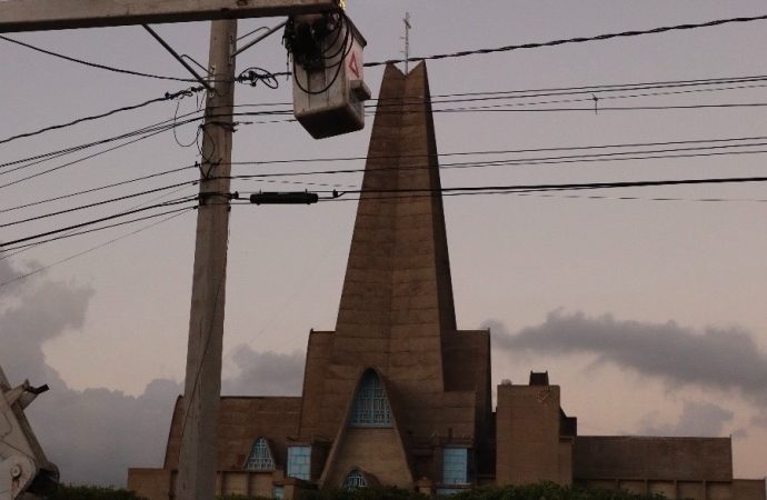 En primer semestre 2025, Edeeste puso en funcionamiento más de 15 mil luminarias