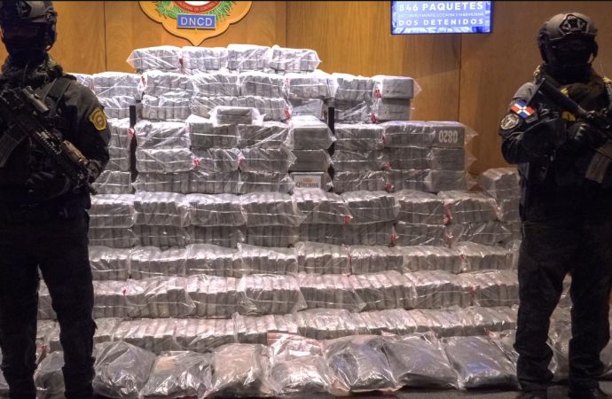 INCAUTAN 846 PAQUETES DE PRESUNTA COCAÍNA Y MARIHUANA EN LA ALTAGRACIA