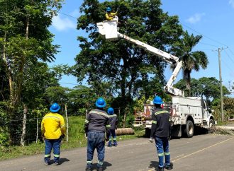 Edeeste restablece servicio en Miches tras daños  por manifestaciones