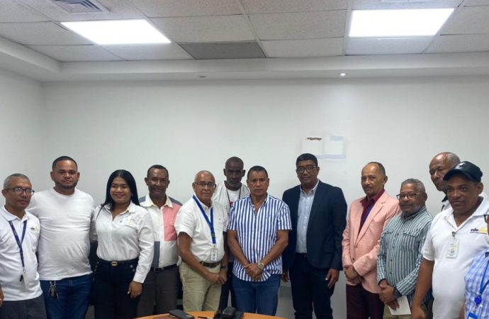 Edeeste acuerda con comunitarios y autoridades eficientizar el servicio eléctrico en la zona sur de Higüey