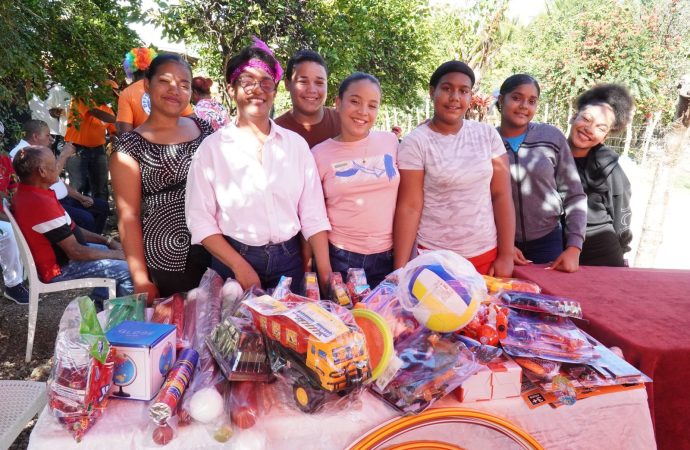 Gobernadora Daysi De Óleo lleva alegría a más de 5,000 niños con la entrega de juguetes a través de la “Ruta de la Felicidad Infantil”