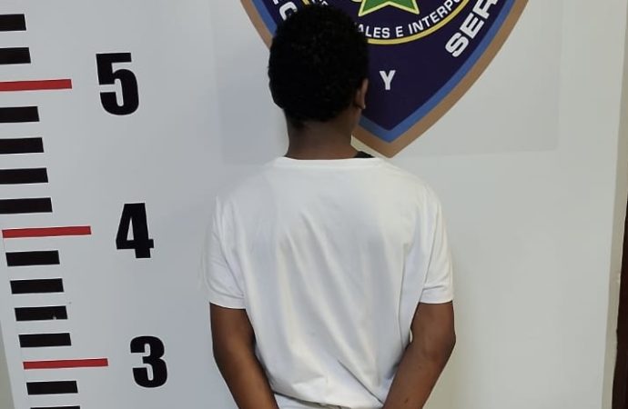 Apresan menor de 14 años en flagrante delito tras irrumpir en vivienda en Ciudad del Sol