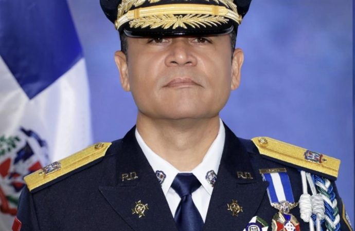 Designa a Andrés Modesto Cruz Cruz como nuevo director general de la Policía Nacional