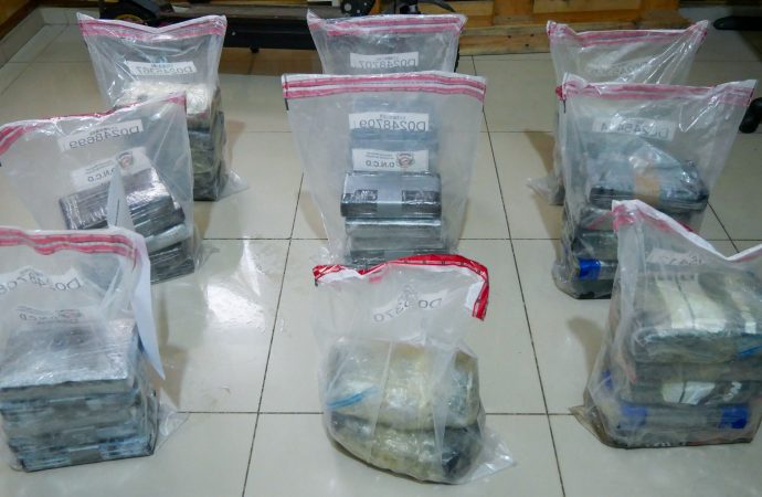 Intervienen embarcación con 42 paquetes de cocaína en La Altagracia