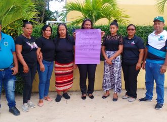 Personal administrativo de escuelas en Higüey se suma a demanda de aumento salarial