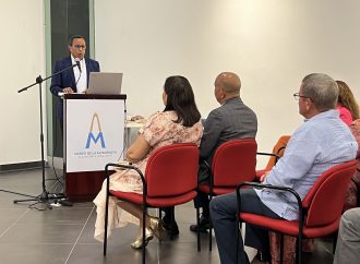 Presentan en Higüey el libro “La propaganda política: de la plaza pública a la inteligencia artificial”