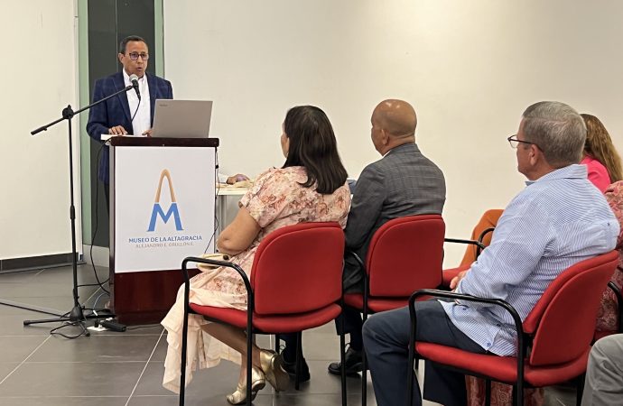 Presentan en Higüey el libro “La propaganda política: de la plaza pública a la inteligencia artificial”