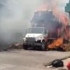 Se incendia camión cargado de pacas para caballos en Higüey; bomberos controlan la situación