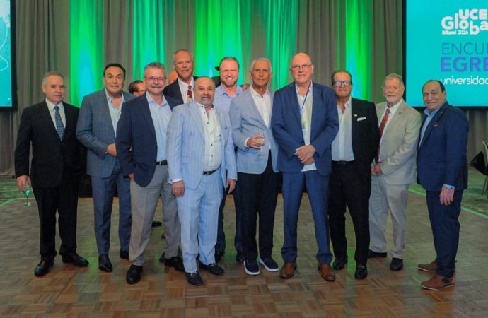 La UCE fortalece vínculos con sus egresados internacionales durante encuentro celebrado en Miami
