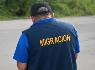 Arrestan inspector de Migración en Punta Cana acusado de exigir soborno de 100 mil pesos  a mujer