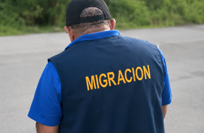 Arrestan inspector de Migración en Punta Cana acusado de exigir soborno de 100 mil pesos  a mujer