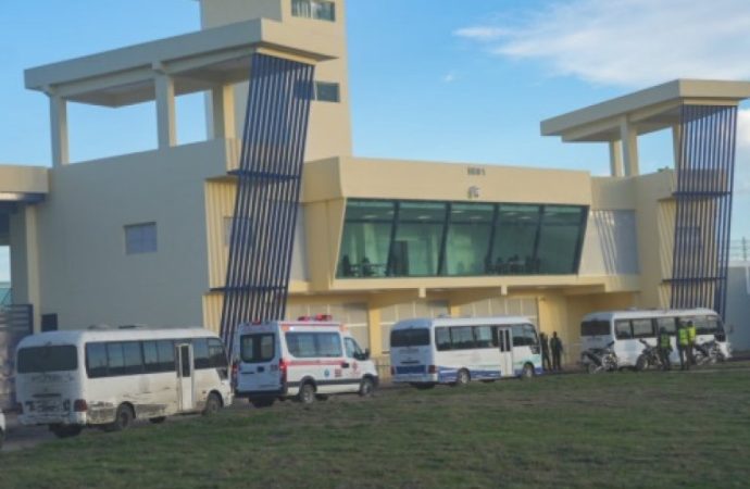 Arrestan mujer y una menor en intento de introducir  droga a cárcel Las Parras