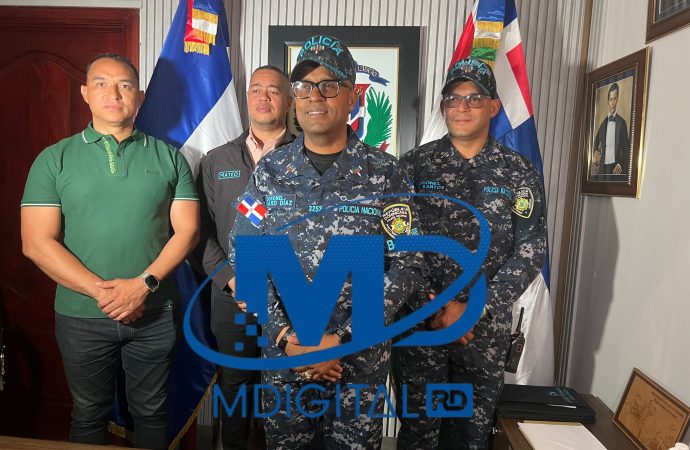Director PN La Altagracia sostiene encuentro con representantes de la prensa