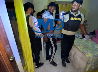 DNCD detiene en Higüey presunto microtraficante con drogas y dos armas de fuego