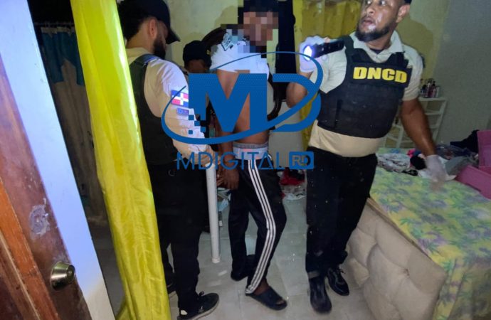 DNCD detiene en Higüey presunto microtraficante con drogas y dos armas de fuego