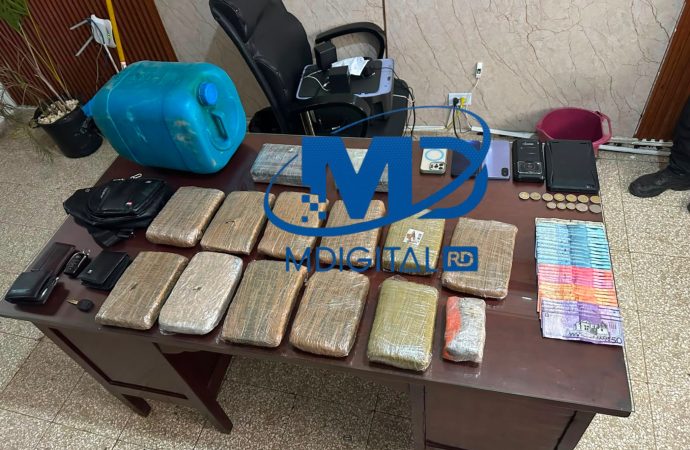 PN  detiene ocho hombres con 14 paquetes de drogas en La Romana