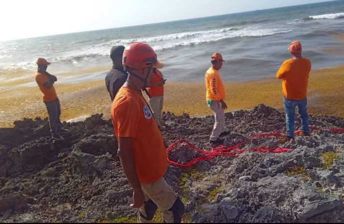 Hallan cadáver  flotando en Playa Jellyfish, Bávaro; autoridades investigan