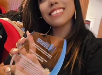 Sobrina de locutora Jade Ramírez recibe reconocimiento a la excelencia en el Hospital Ney Arias Lora