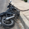 Muere hombre tras impactar motocicleta con cadena en Veron