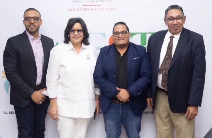 ANDRÉS DEL ROSARIO PRESENTA LIBRO MENTE AUMENTADA CON IA