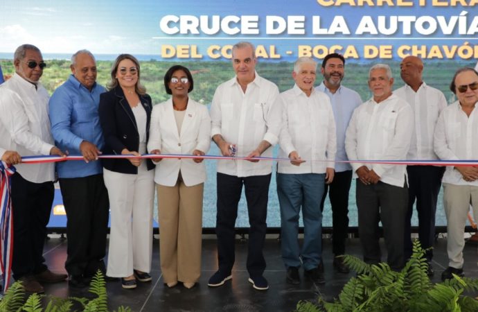 Presidente Abinader inaugura carretera Boca de Chavón en La Altagracia