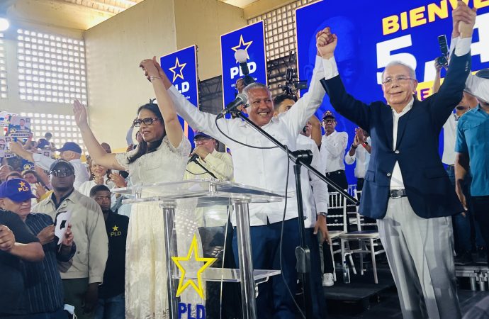 PLD juramenta a Heriberto Santana como su  candidato a alcalde por Higüey