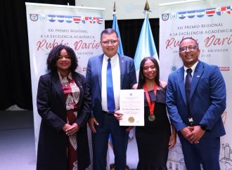 Estudiante de la UASD-Centro Nagua pone en alto a RD y gana premio a la excelencia en El Salvador