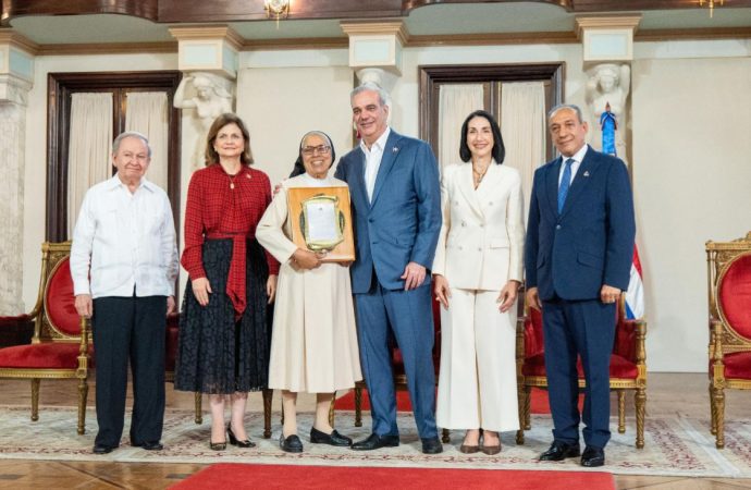 Abinader reconoce al Hogar de Ancianos de Higüey con Premio Protector de la Persona Envejeciente