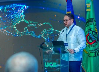 Universidad UCE inaugura TUS 2026 con un diálogo sobre tecnología y transformación universitaria